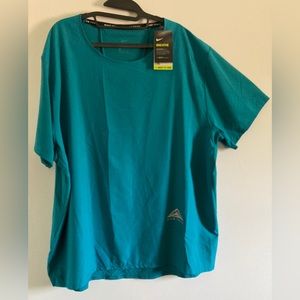 🔥🔥NWT Nike Trail Rise Reflective Teal Top